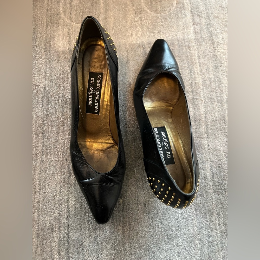 RARE incredible condition vintage Stuart Wetizman Black and Gold Heels! 8.5 AA.